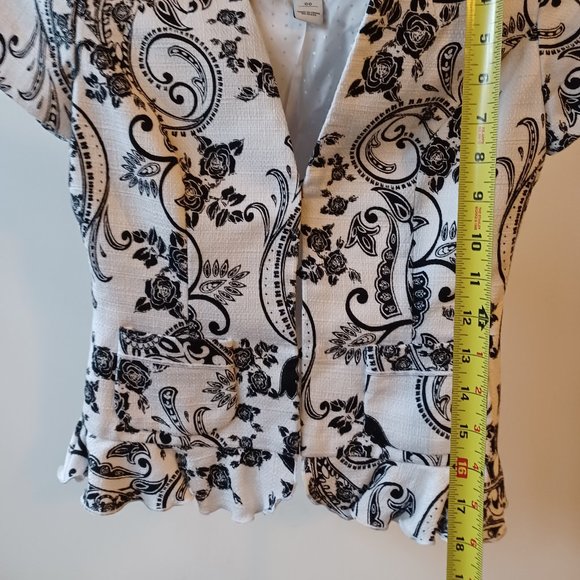 White House | Black Market Short Sleeved Jacket - Picture 5 of 11